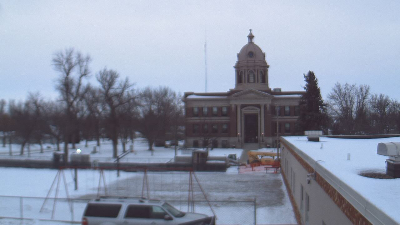 Thumbnail for current weather camera view from Ellendale HS in Ellendale, North Dakota