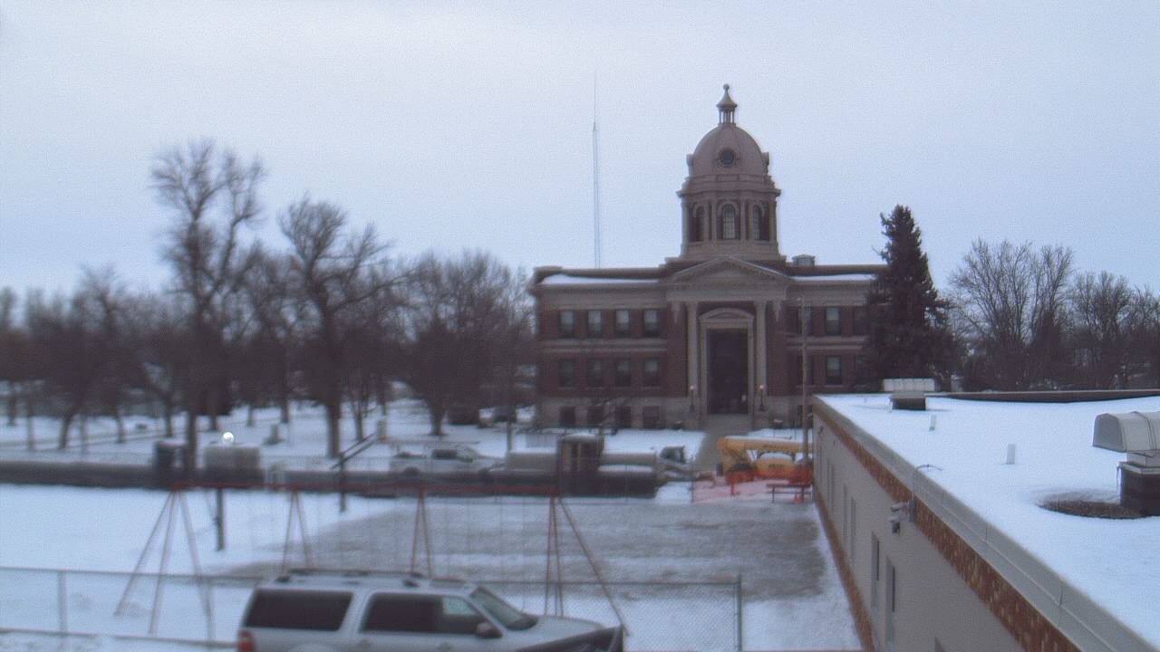 Thumbnail for current weather camera view from Ellendale HS in Ellendale, North Dakota