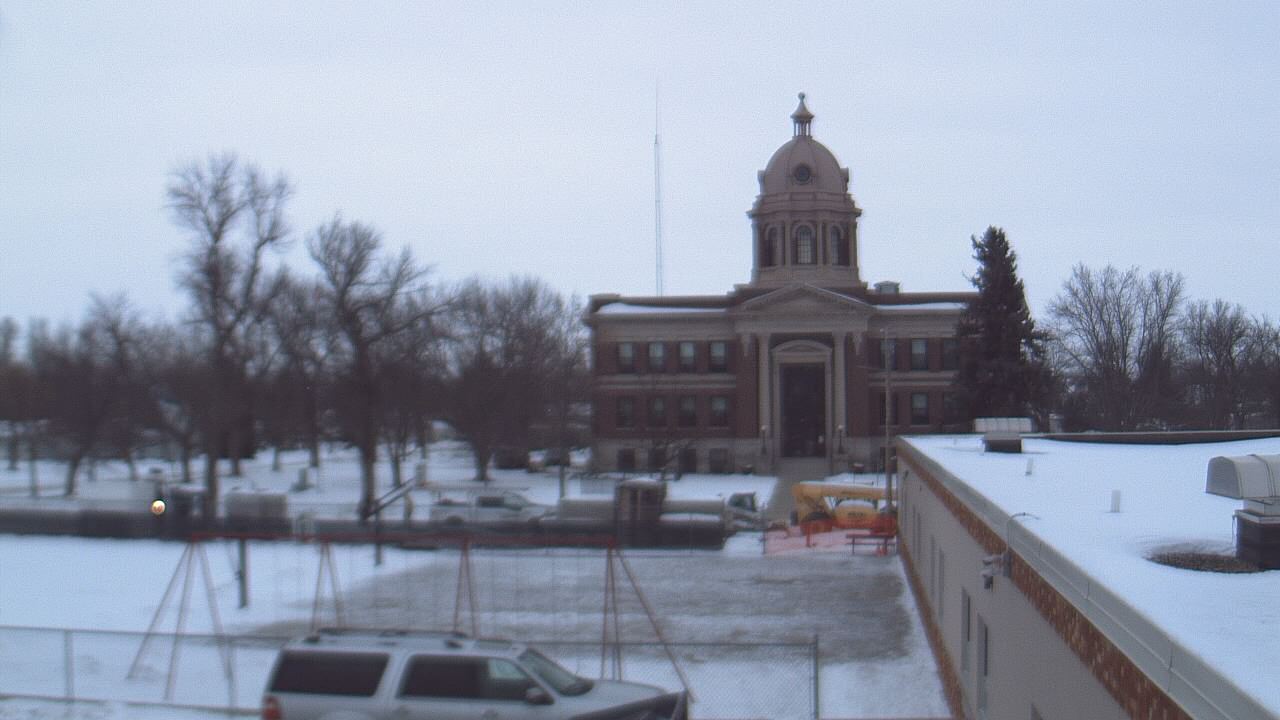 Thumbnail for current weather camera view from Ellendale HS in Ellendale, North Dakota