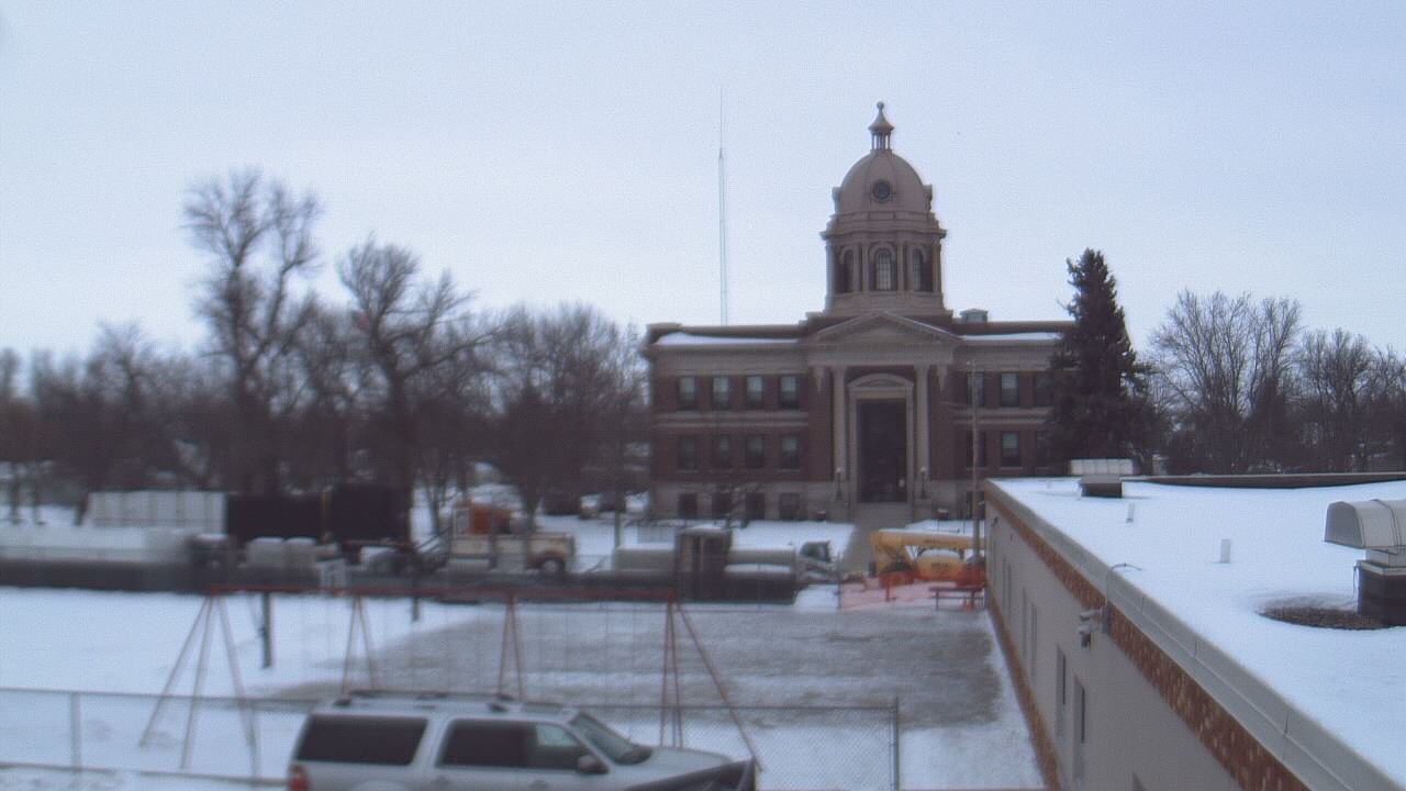 Thumbnail for current weather camera view from Ellendale HS in Ellendale, North Dakota