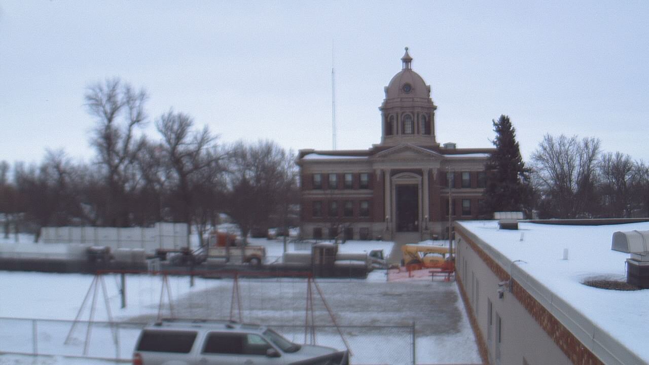 Thumbnail for current weather camera view from Ellendale HS in Ellendale, North Dakota