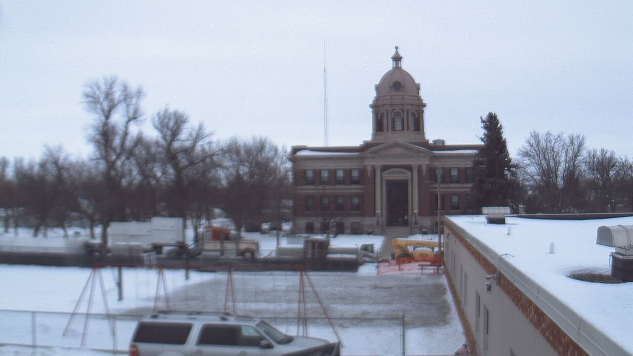 Thumbnail for current weather camera view from Ellendale HS in Ellendale, North Dakota