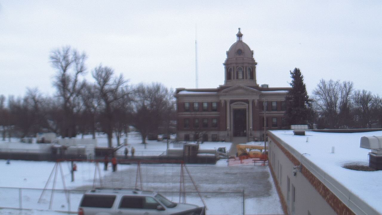 Thumbnail for current weather camera view from Ellendale HS in Ellendale, North Dakota