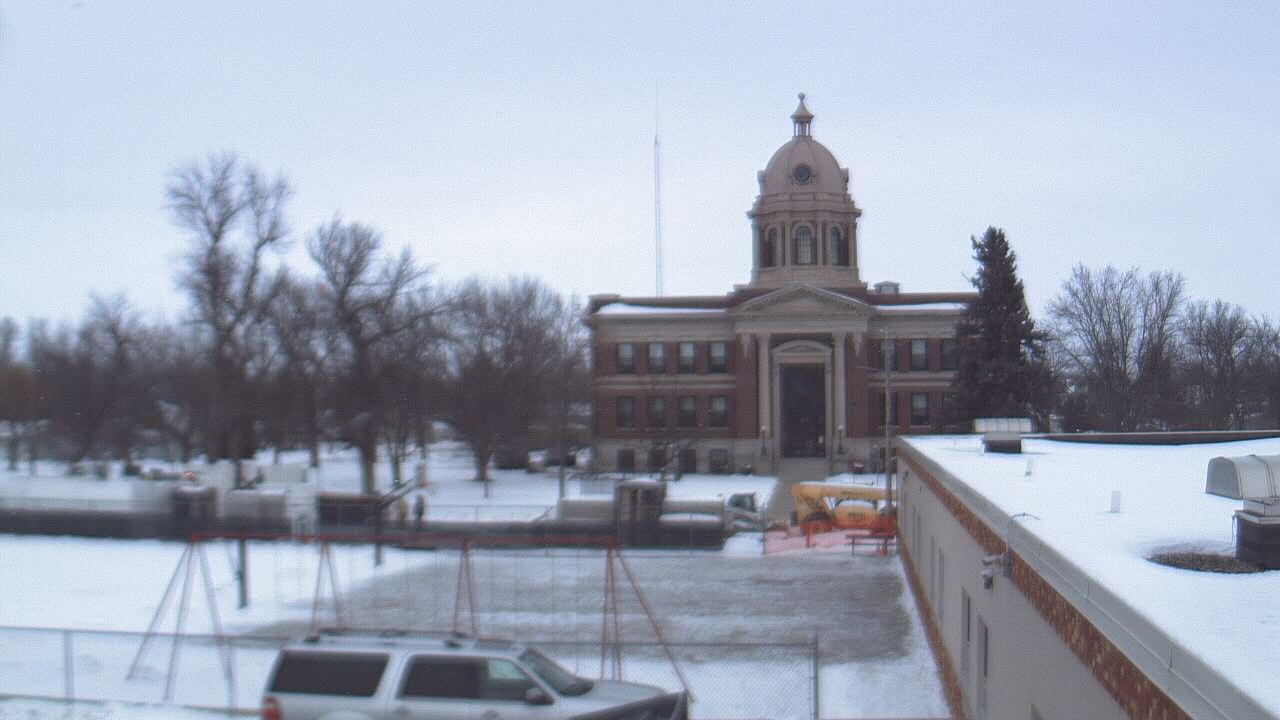 Thumbnail for current weather camera view from Ellendale HS in Ellendale, North Dakota