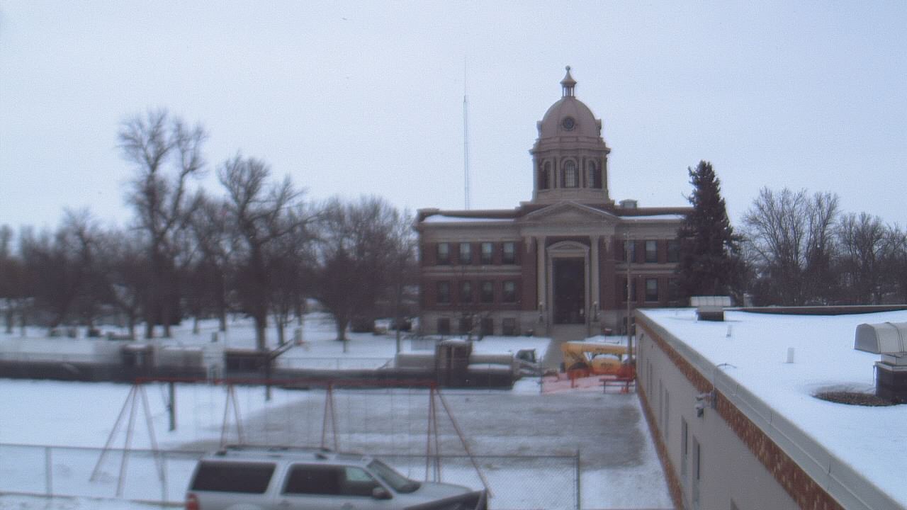 Thumbnail for current weather camera view from Ellendale HS in Ellendale, North Dakota