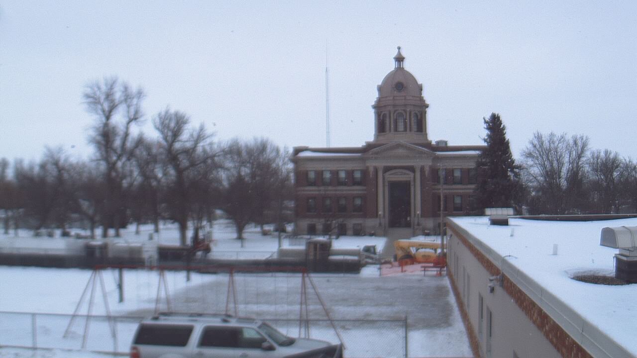 Thumbnail for current weather camera view from Ellendale HS in Ellendale, North Dakota