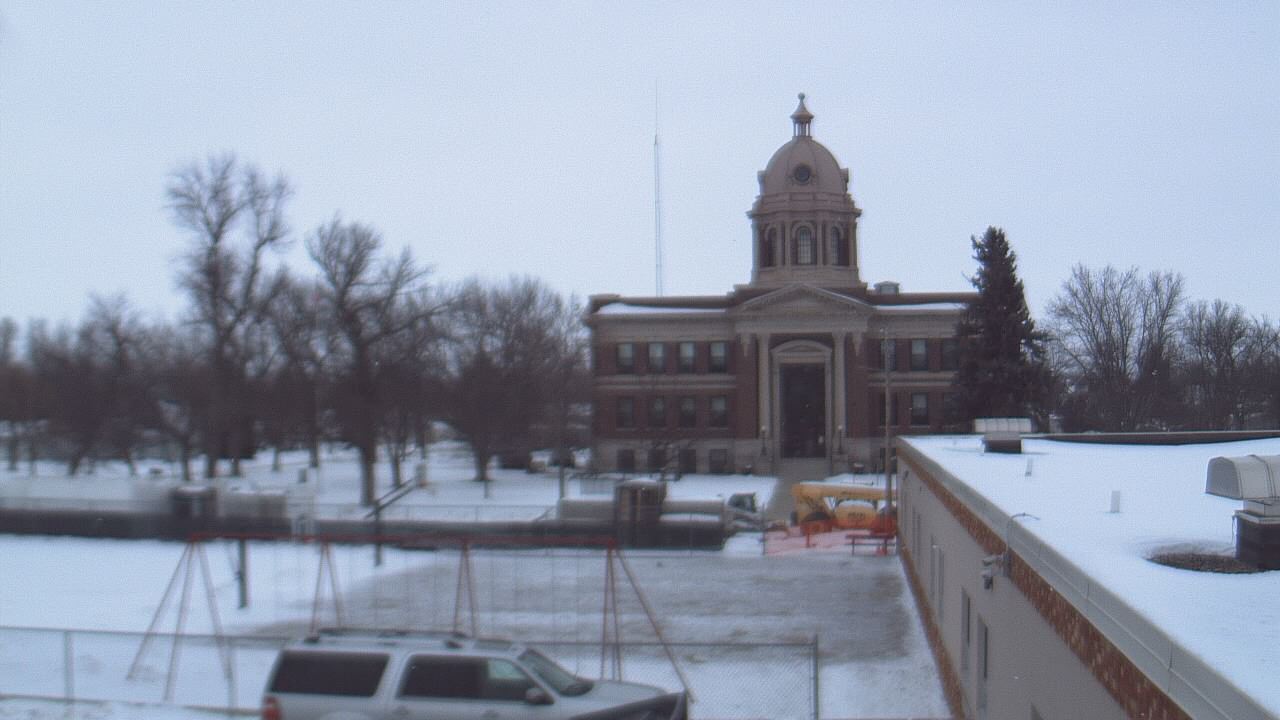 Thumbnail for current weather camera view from Ellendale HS in Ellendale, North Dakota