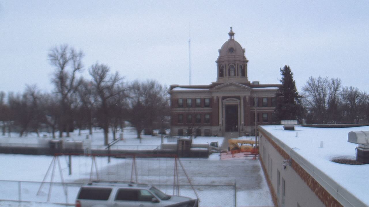 Thumbnail for current weather camera view from Ellendale HS in Ellendale, North Dakota
