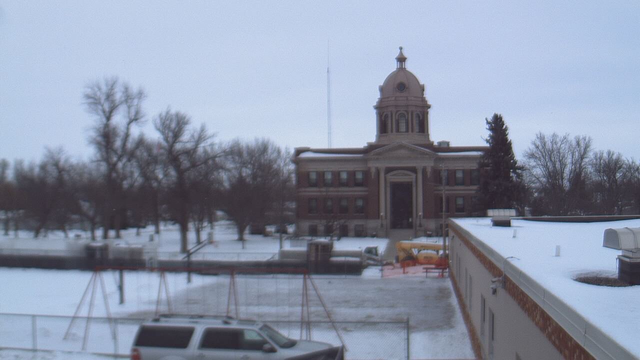 Thumbnail for current weather camera view from Ellendale HS in Ellendale, North Dakota