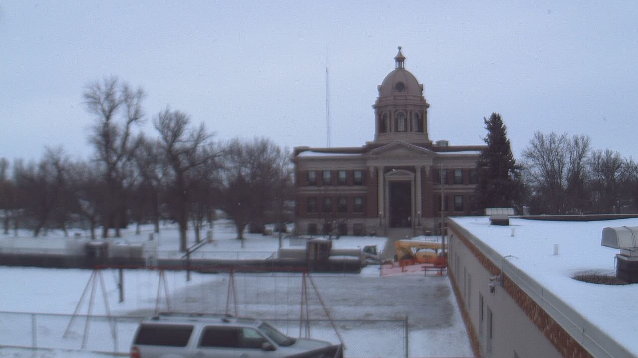 Thumbnail for current weather camera view from Ellendale HS in Ellendale, North Dakota