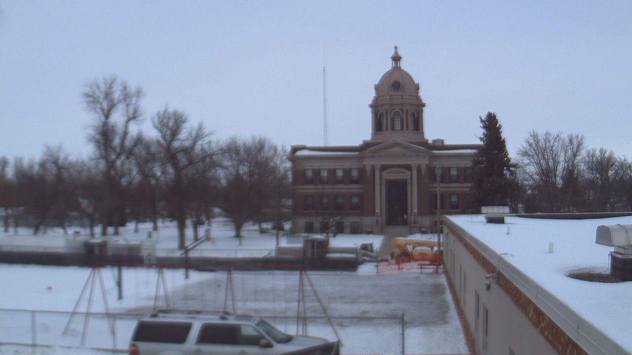 Thumbnail for current weather camera view from Ellendale HS in Ellendale, North Dakota