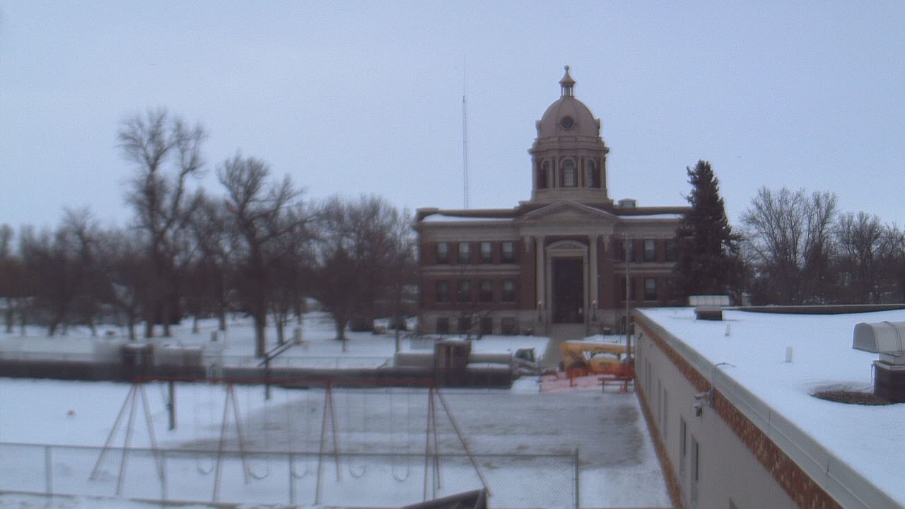 Thumbnail for current weather camera view from Ellendale HS in Ellendale, North Dakota