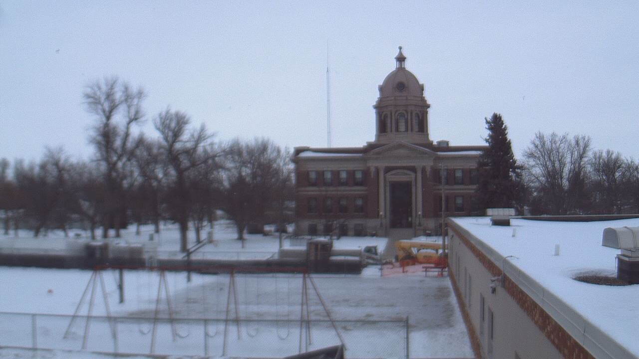 Thumbnail for current weather camera view from Ellendale HS in Ellendale, North Dakota
