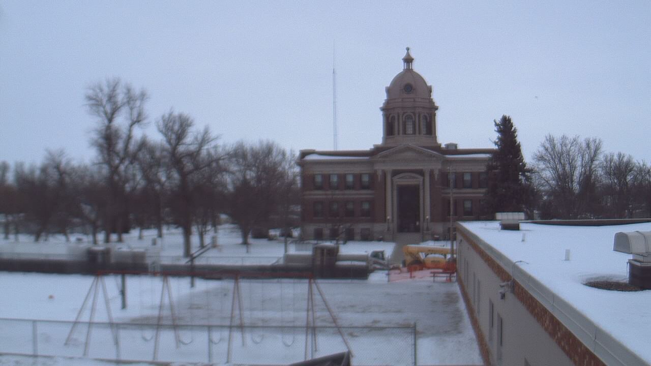 Thumbnail for current weather camera view from Ellendale HS in Ellendale, North Dakota