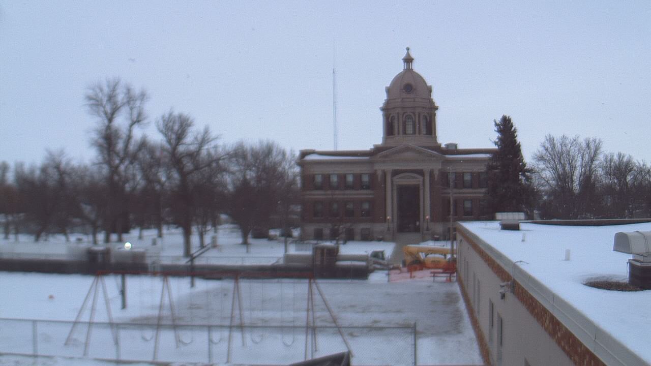 Thumbnail for current weather camera view from Ellendale HS in Ellendale, North Dakota