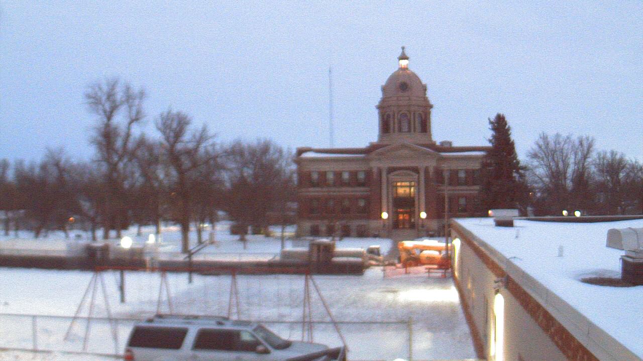 Thumbnail for current weather camera view from Ellendale HS in Ellendale, North Dakota