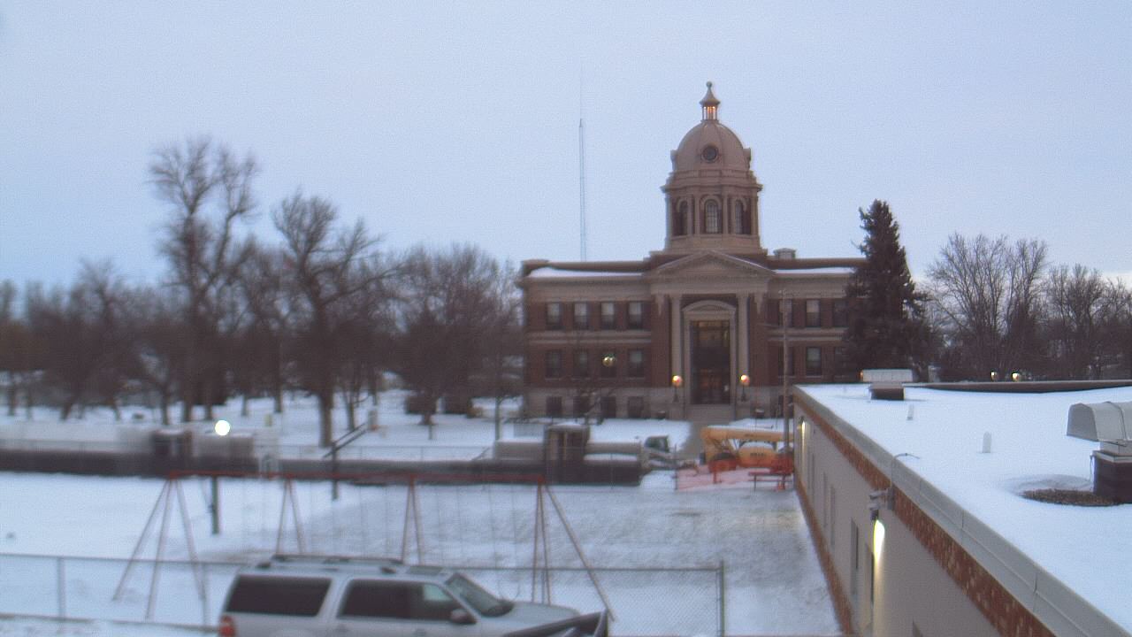 Thumbnail for current weather camera view from Ellendale HS in Ellendale, North Dakota