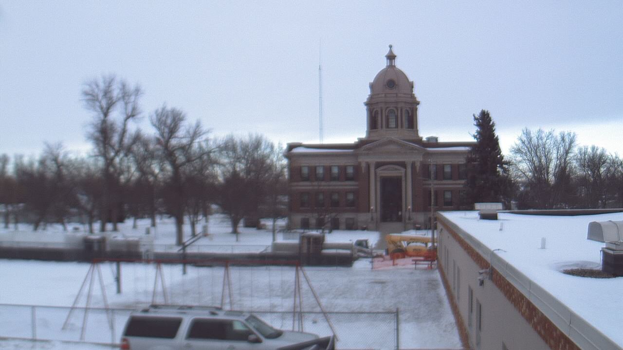 Thumbnail for current weather camera view from Ellendale HS in Ellendale, North Dakota