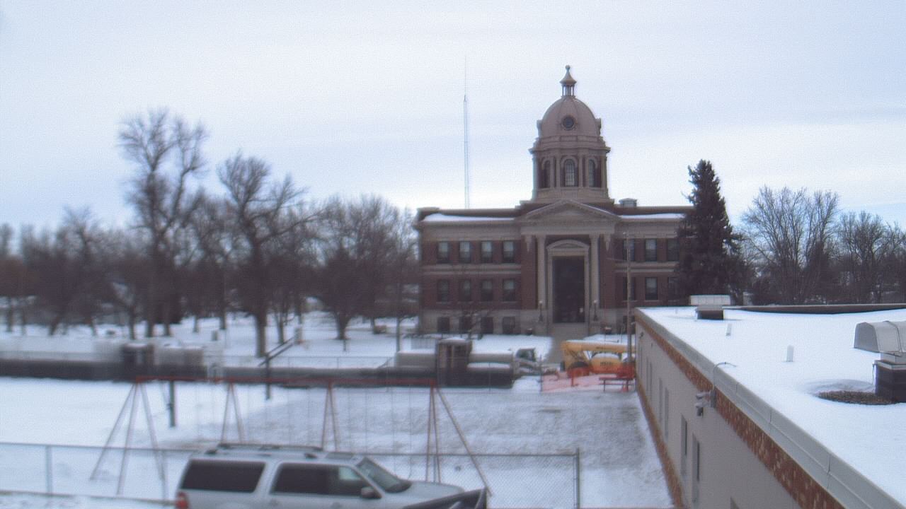 Thumbnail for current weather camera view from Ellendale HS in Ellendale, North Dakota