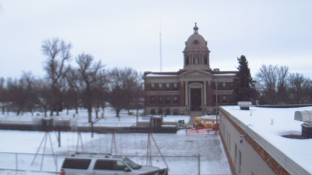 Thumbnail for current weather camera view from Ellendale HS in Ellendale, North Dakota