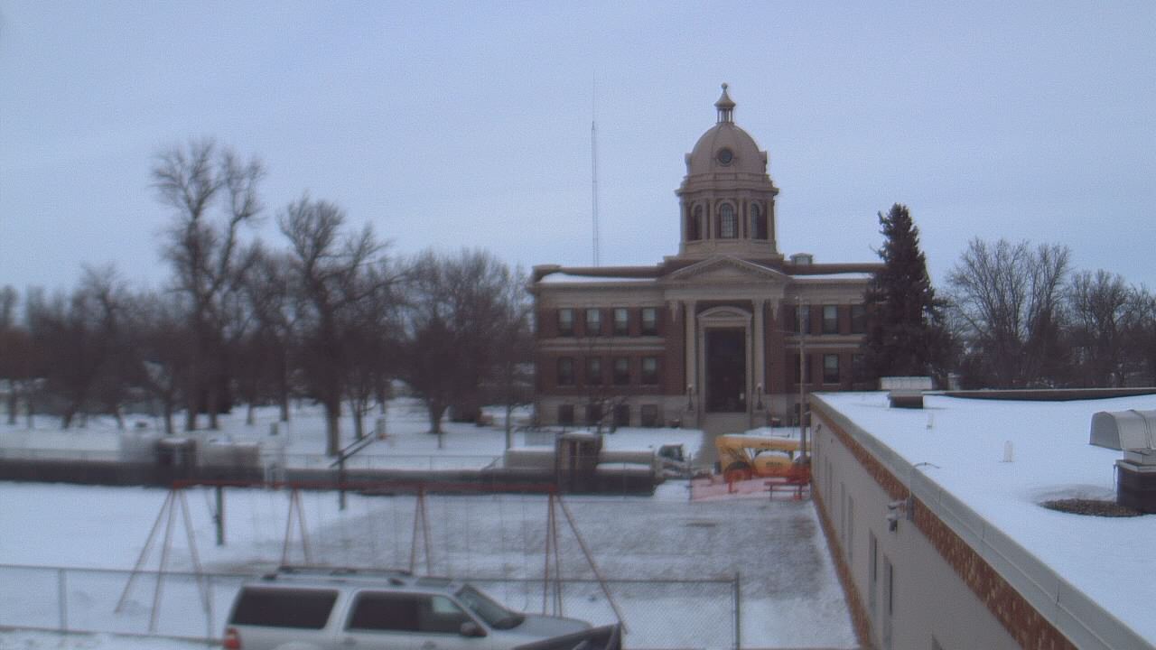Thumbnail for current weather camera view from Ellendale HS in Ellendale, North Dakota
