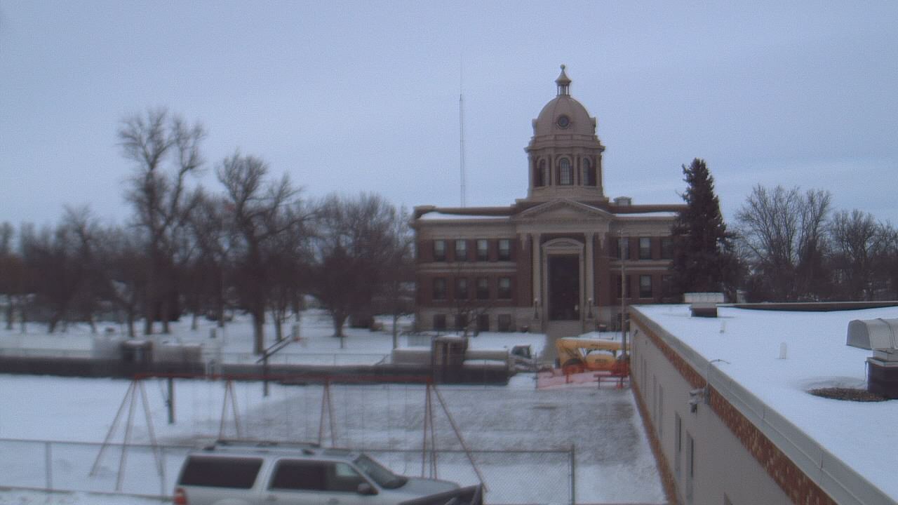 Thumbnail for current weather camera view from Ellendale HS in Ellendale, North Dakota