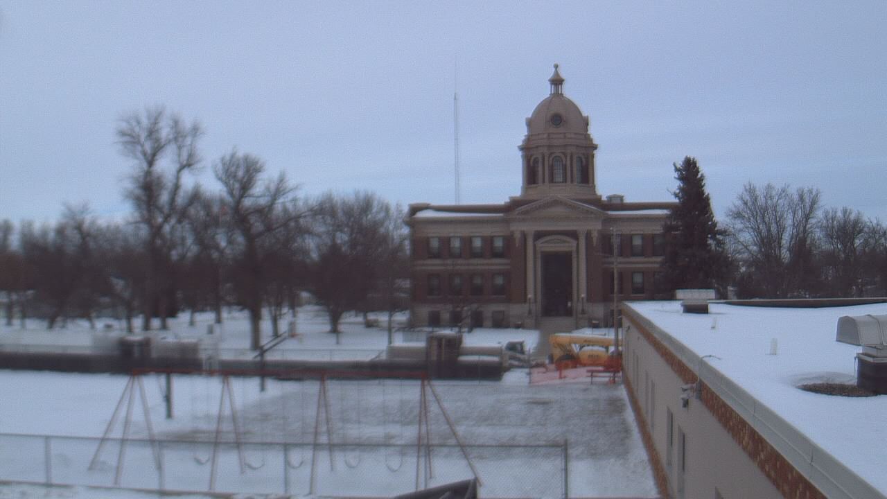 Thumbnail for current weather camera view from Ellendale HS in Ellendale, North Dakota