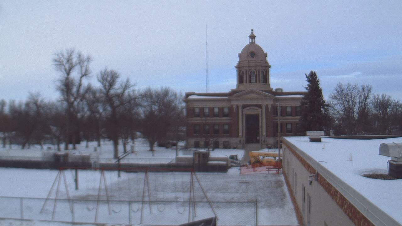 Thumbnail for current weather camera view from Ellendale HS in Ellendale, North Dakota