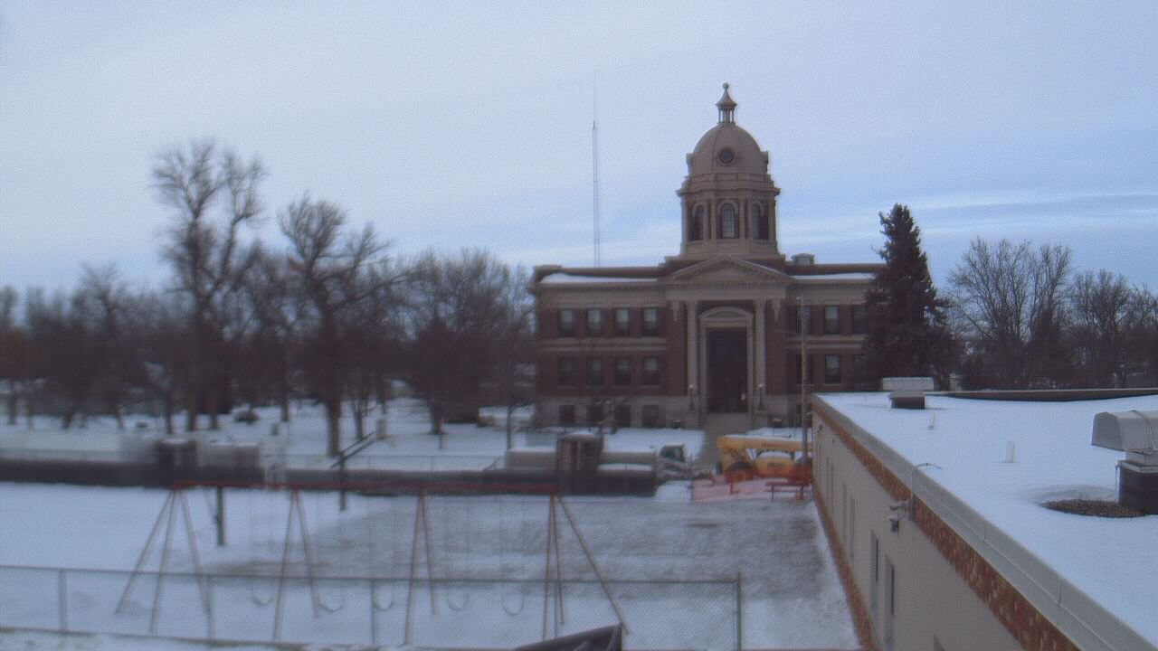 Thumbnail for current weather camera view from Ellendale HS in Ellendale, North Dakota