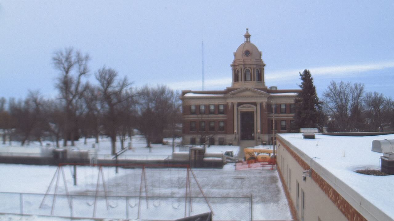 Thumbnail for current weather camera view from Ellendale HS in Ellendale, North Dakota