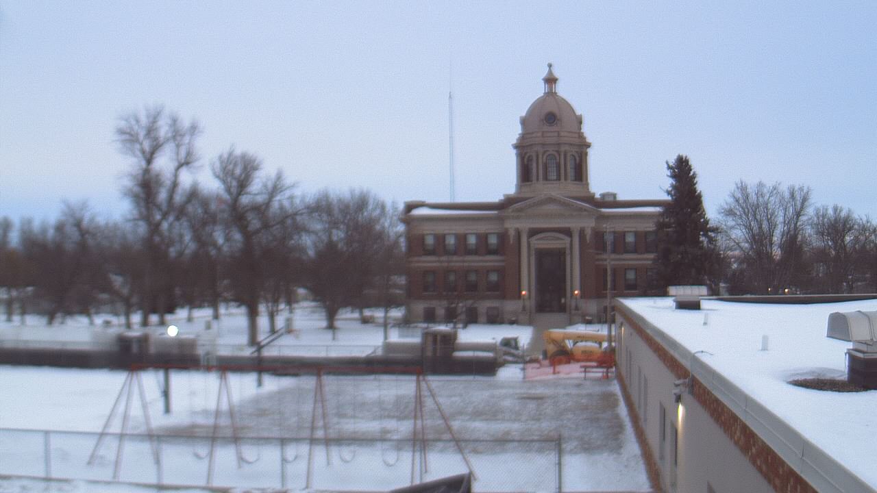 Thumbnail for current weather camera view from Ellendale HS in Ellendale, North Dakota