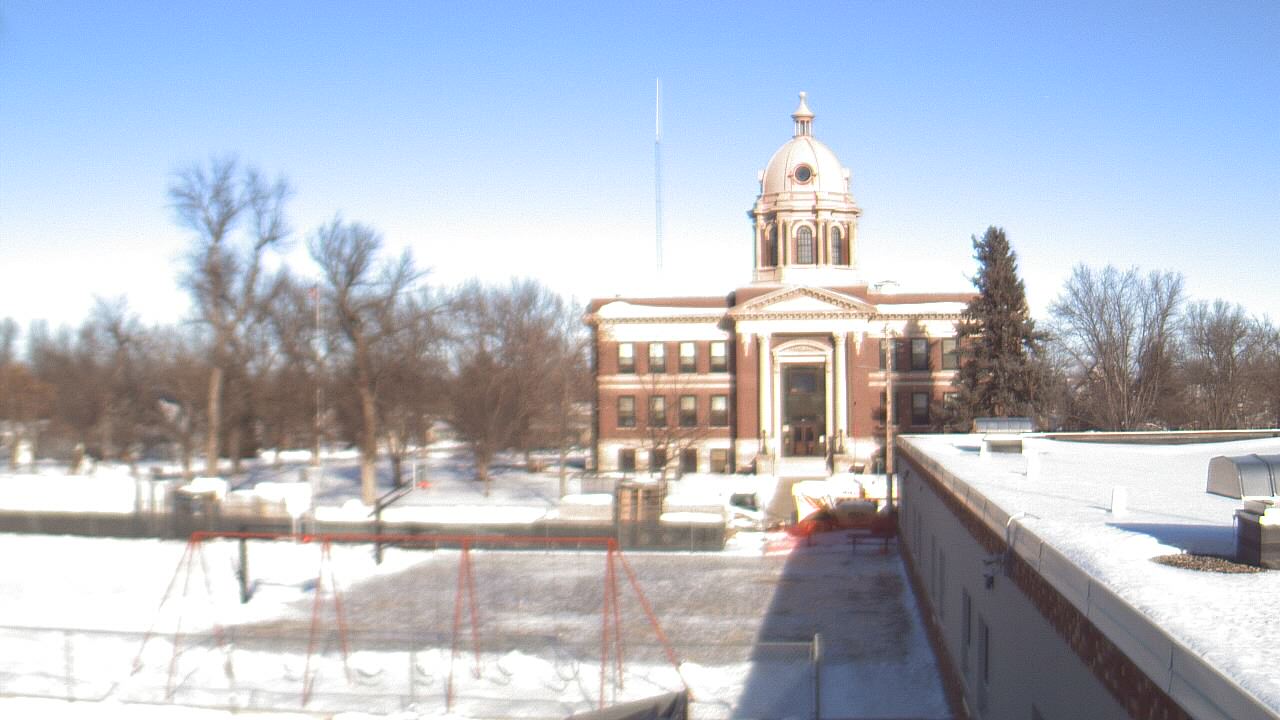 Thumbnail for current weather camera view from Ellendale HS in Ellendale, North Dakota
