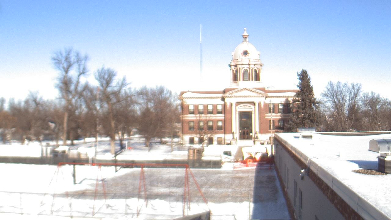 Thumbnail for current weather camera view from Ellendale HS in Ellendale, North Dakota