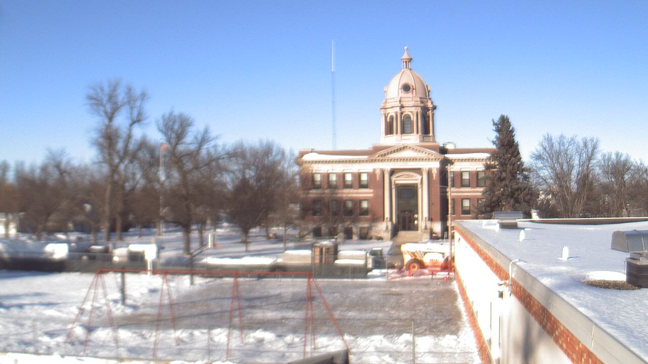 Thumbnail for current weather camera view from Ellendale HS in Ellendale, North Dakota