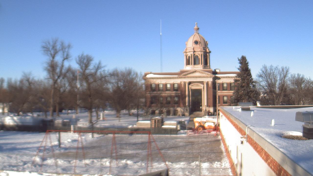 Thumbnail for current weather camera view from Ellendale HS in Ellendale, North Dakota