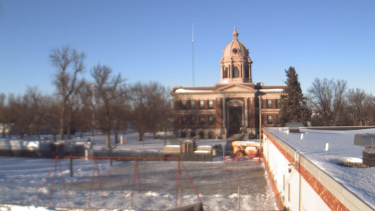 Thumbnail for current weather camera view from Ellendale HS in Ellendale, North Dakota