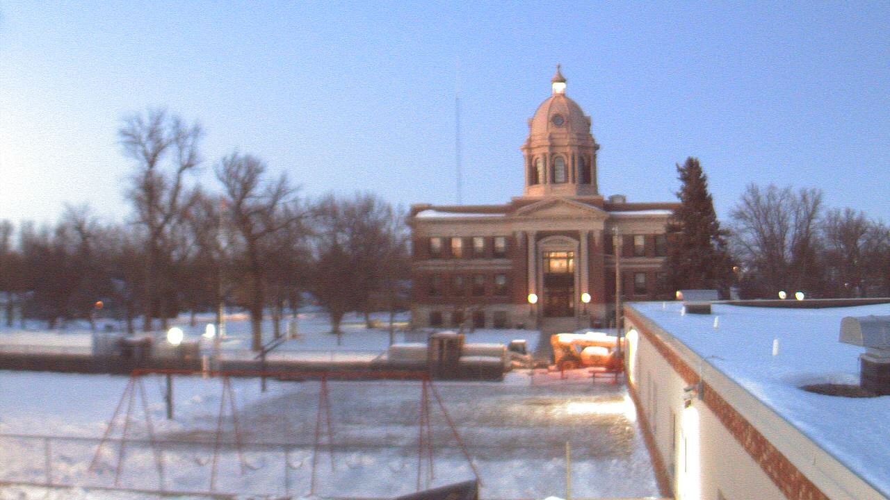 Thumbnail for current weather camera view from Ellendale HS in Ellendale, North Dakota