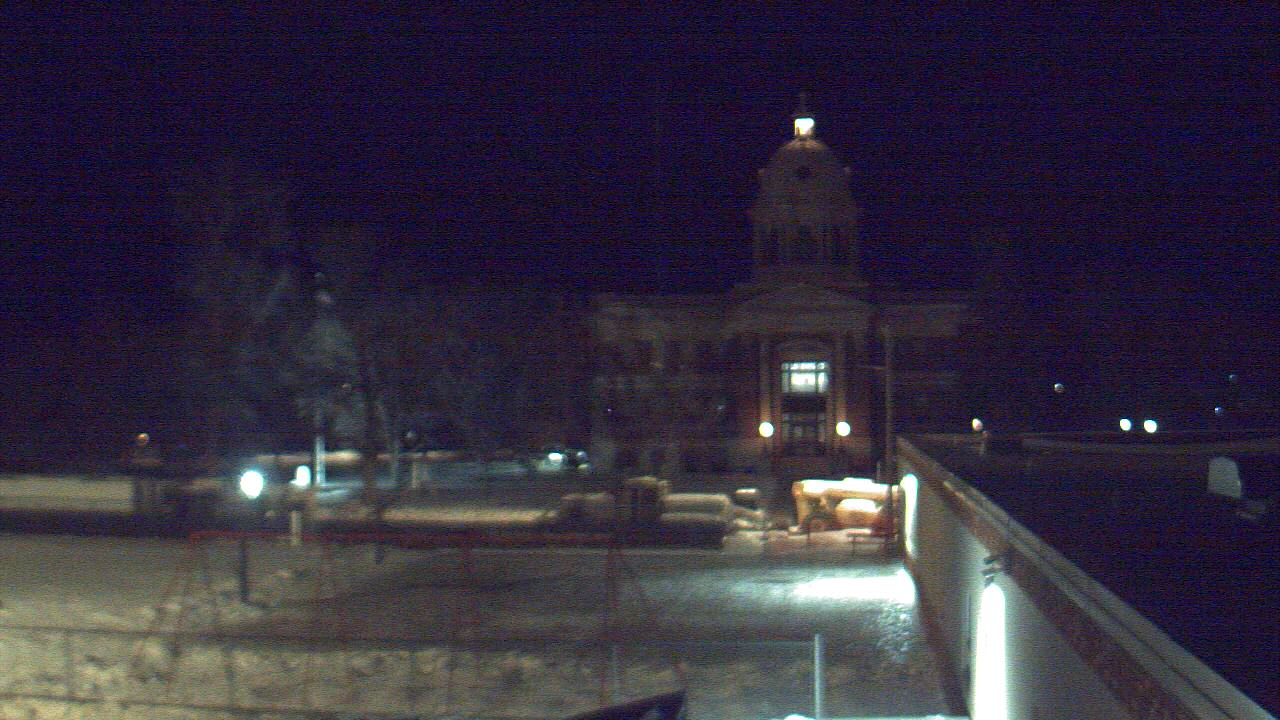Thumbnail for current weather camera view from Ellendale HS in Ellendale, North Dakota