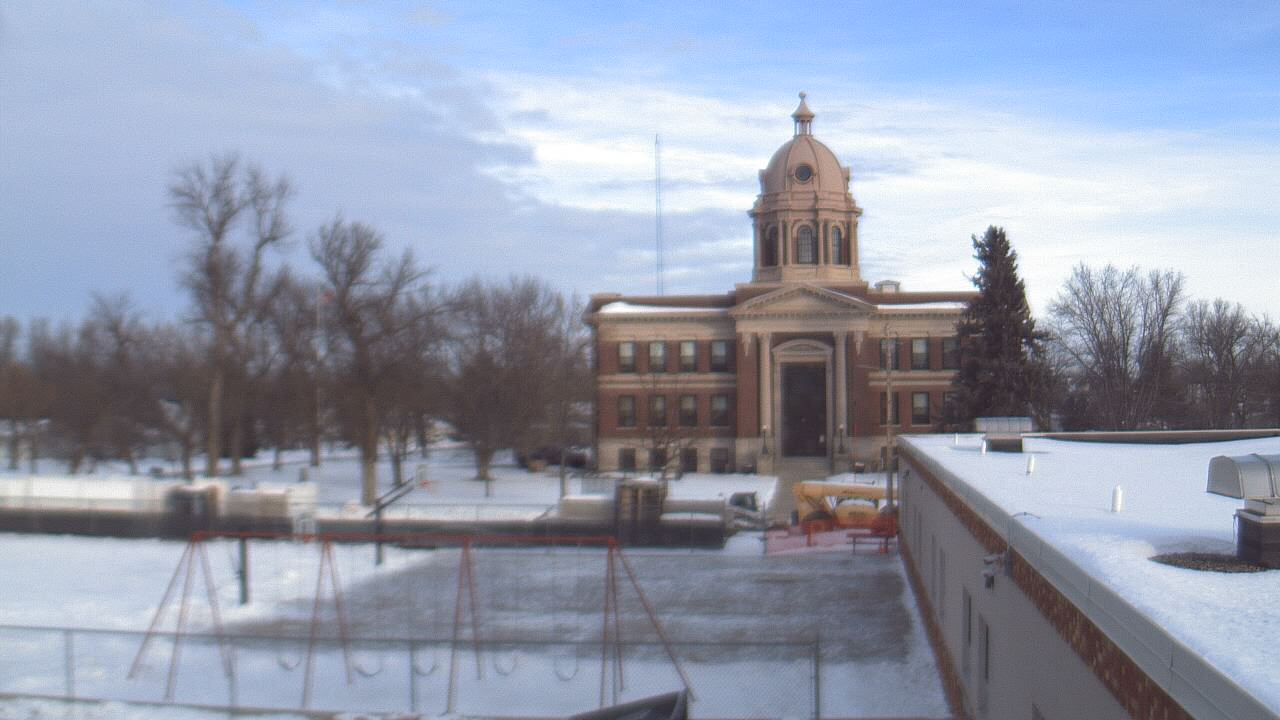 Thumbnail for current weather camera view from Ellendale HS in Ellendale, North Dakota