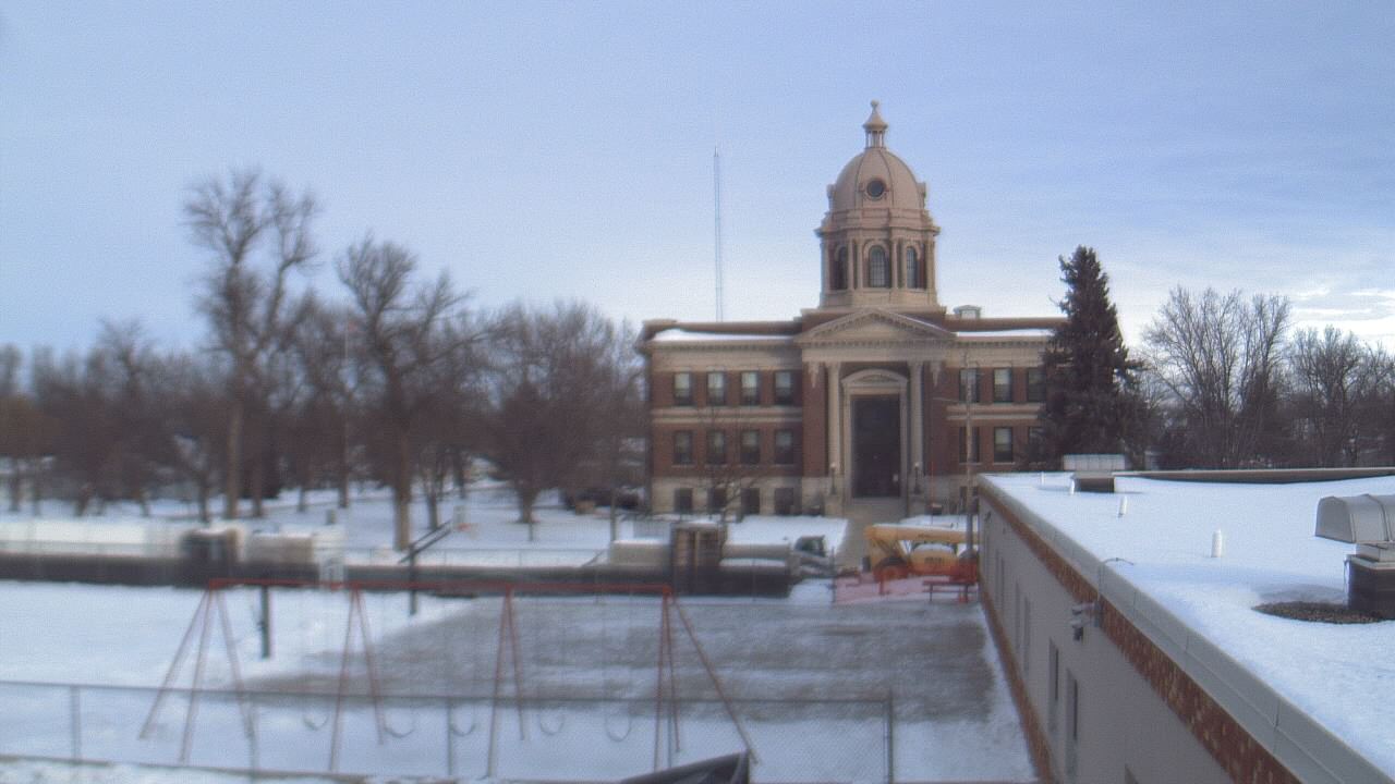 Thumbnail for current weather camera view from Ellendale HS in Ellendale, North Dakota