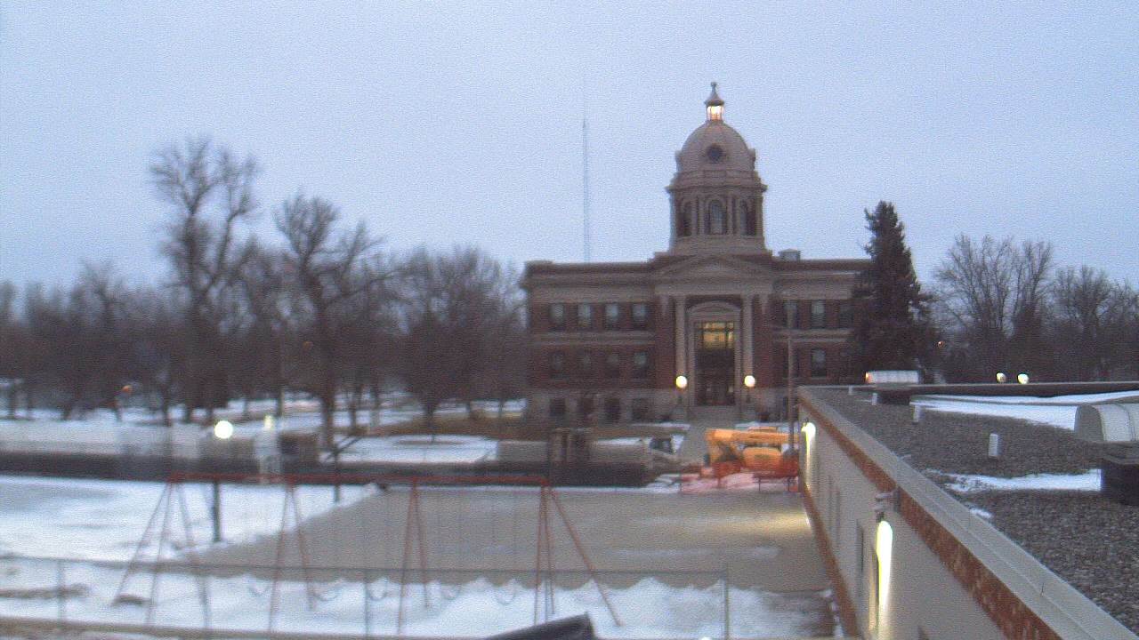 Thumbnail for current weather camera view from Ellendale HS in Ellendale, North Dakota