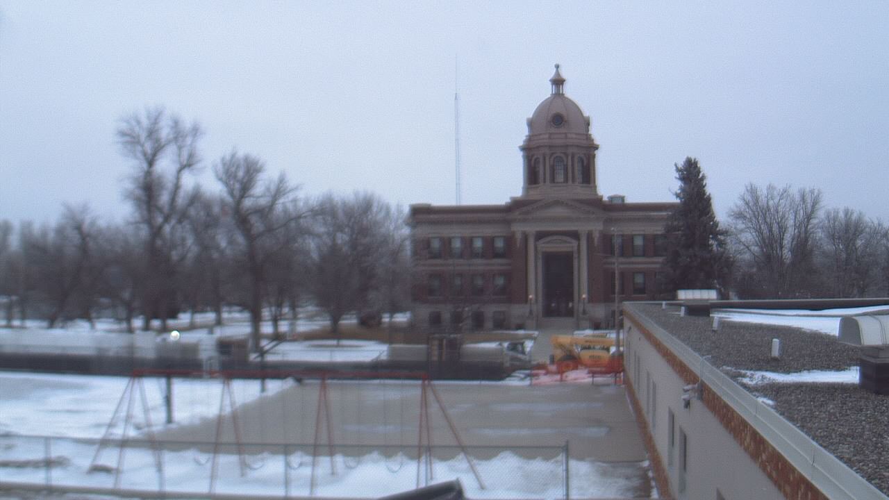 Thumbnail for current weather camera view from Ellendale HS in Ellendale, North Dakota