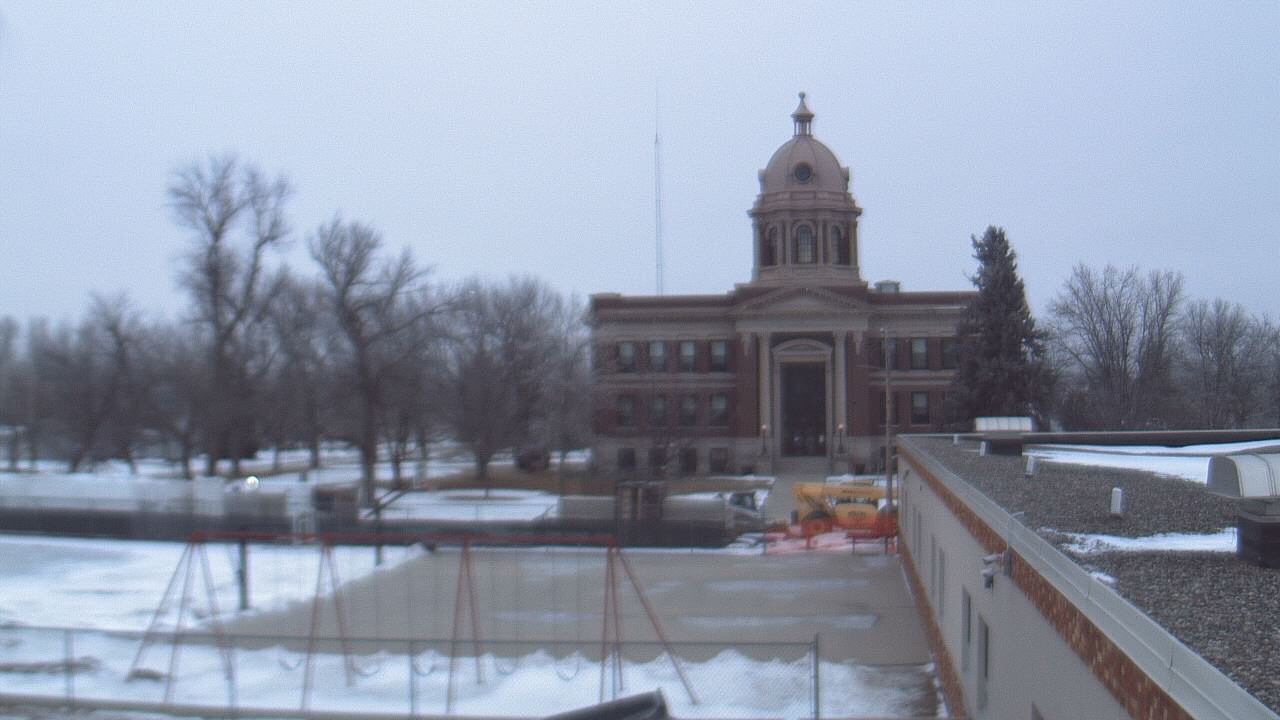 Thumbnail for current weather camera view from Ellendale HS in Ellendale, North Dakota