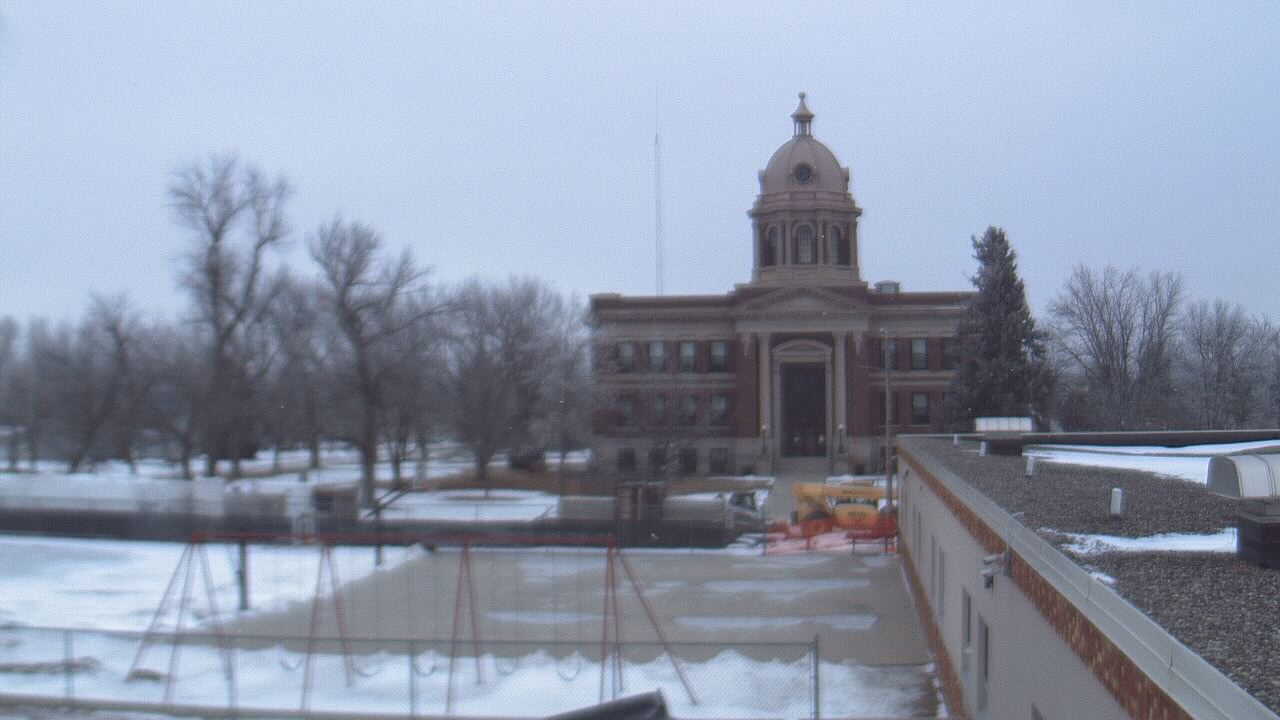 Thumbnail for current weather camera view from Ellendale HS in Ellendale, North Dakota