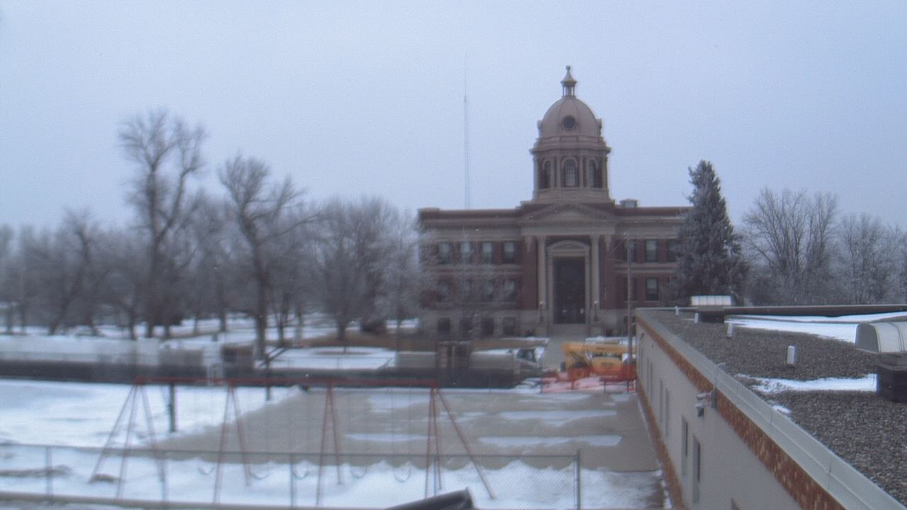Thumbnail for current weather camera view from Ellendale HS in Ellendale, North Dakota