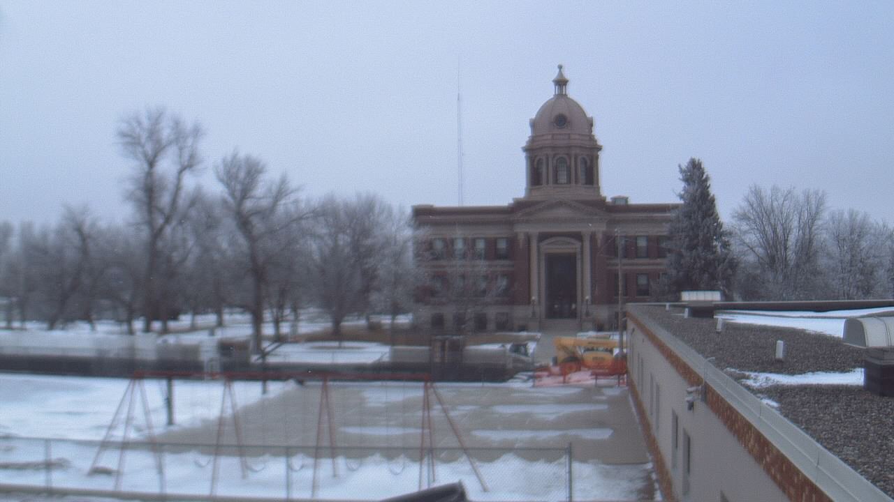 Thumbnail for current weather camera view from Ellendale HS in Ellendale, North Dakota