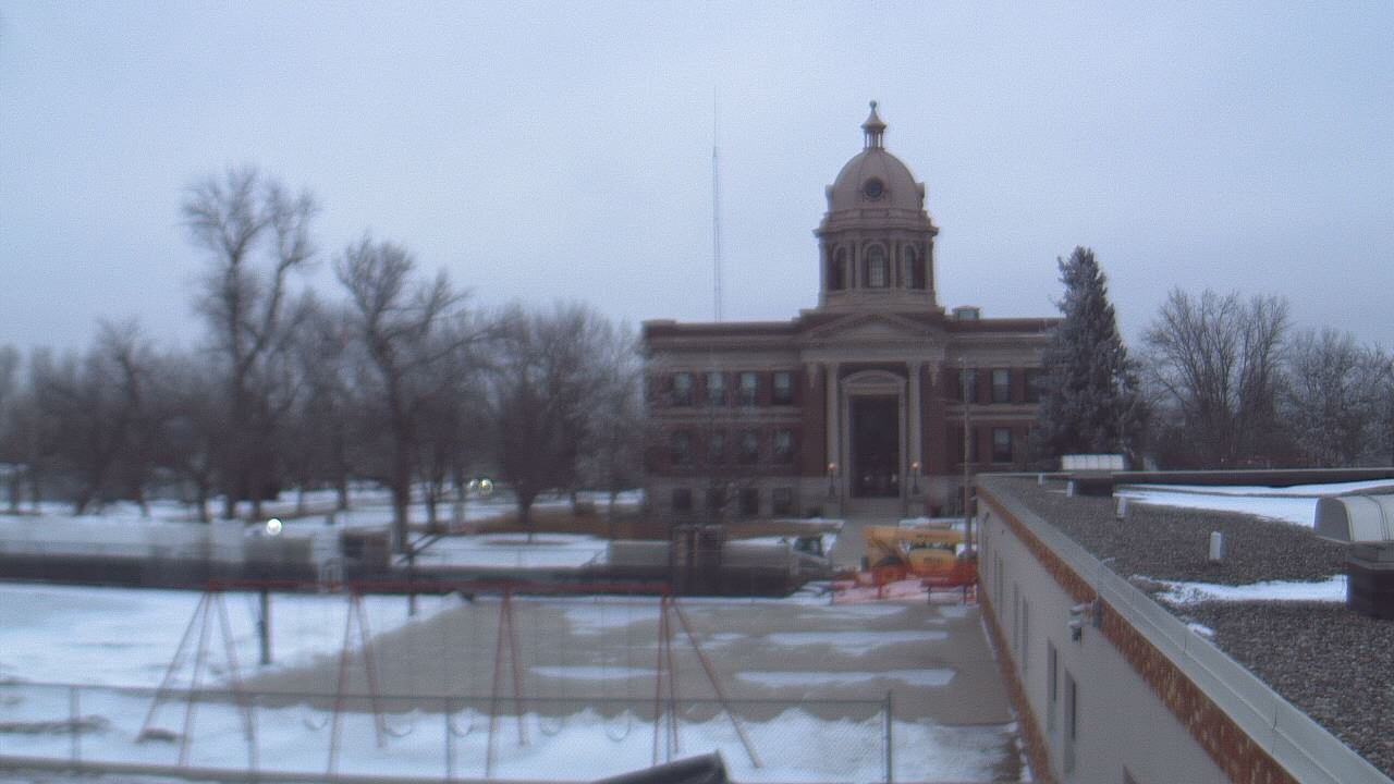 Thumbnail for current weather camera view from Ellendale HS in Ellendale, North Dakota
