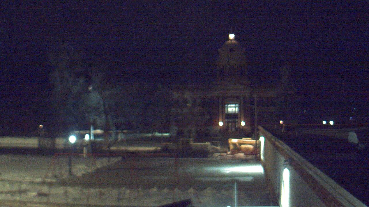 Thumbnail for current weather camera view from Ellendale HS in Ellendale, North Dakota