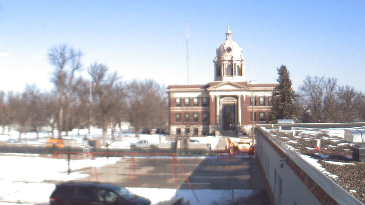 Thumbnail for current weather camera view from Ellendale HS in Ellendale, North Dakota