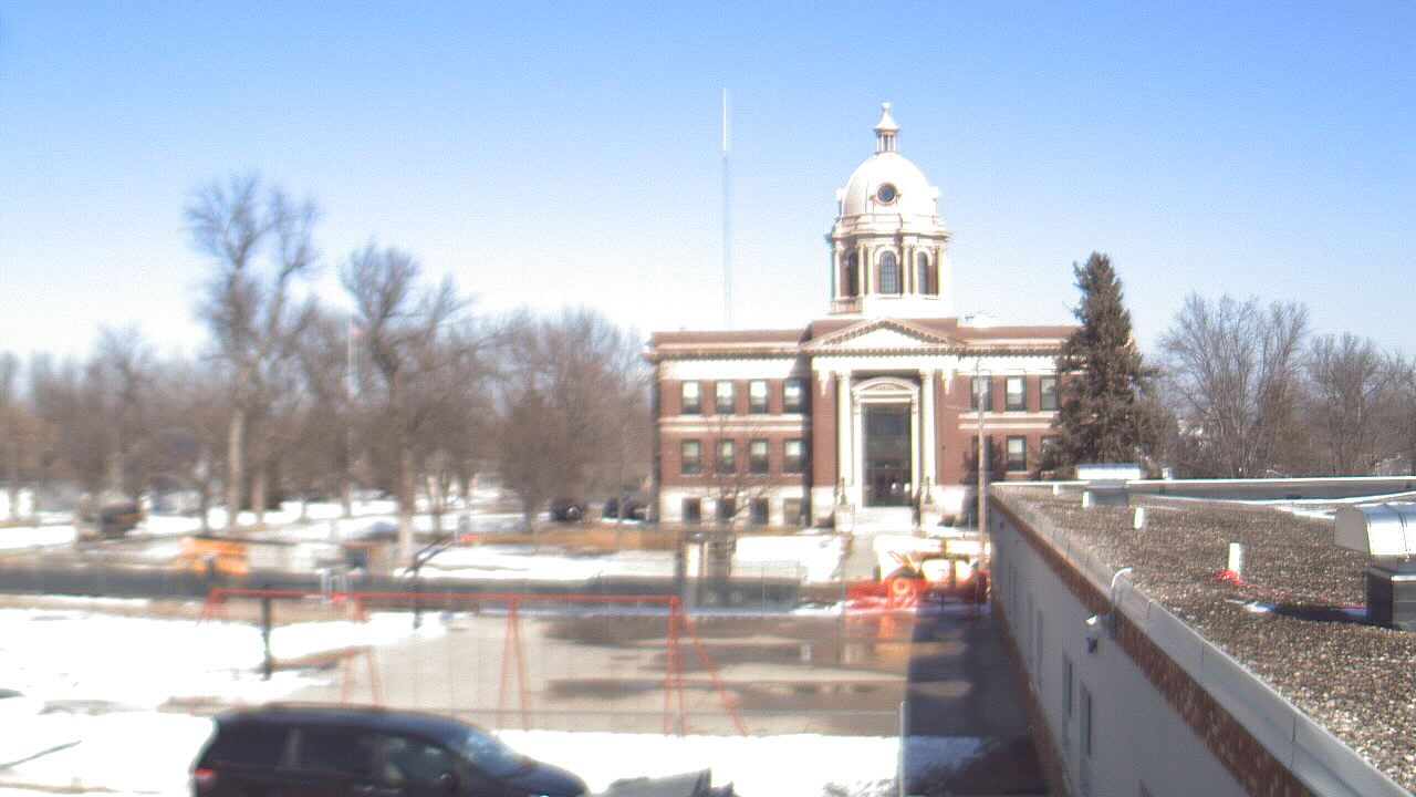 Thumbnail for current weather camera view from Ellendale HS in Ellendale, North Dakota